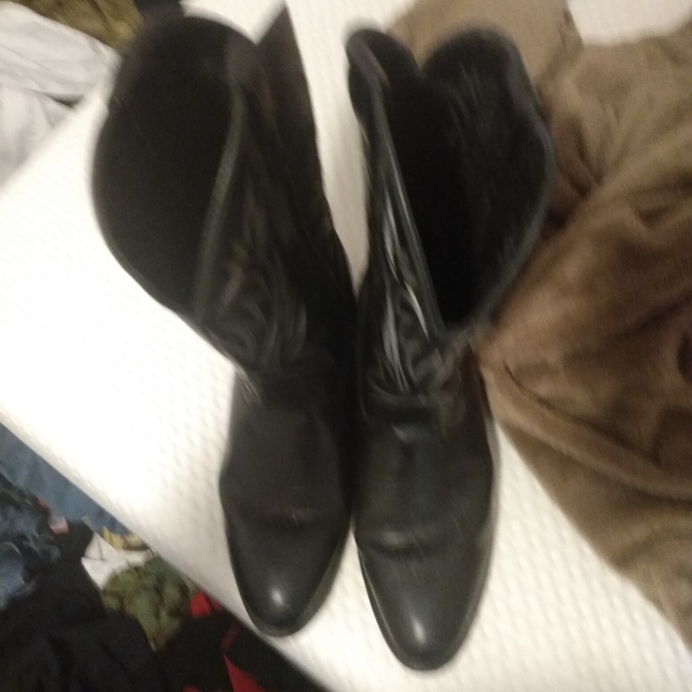 Cowboy boots - Picture 2 of 2
